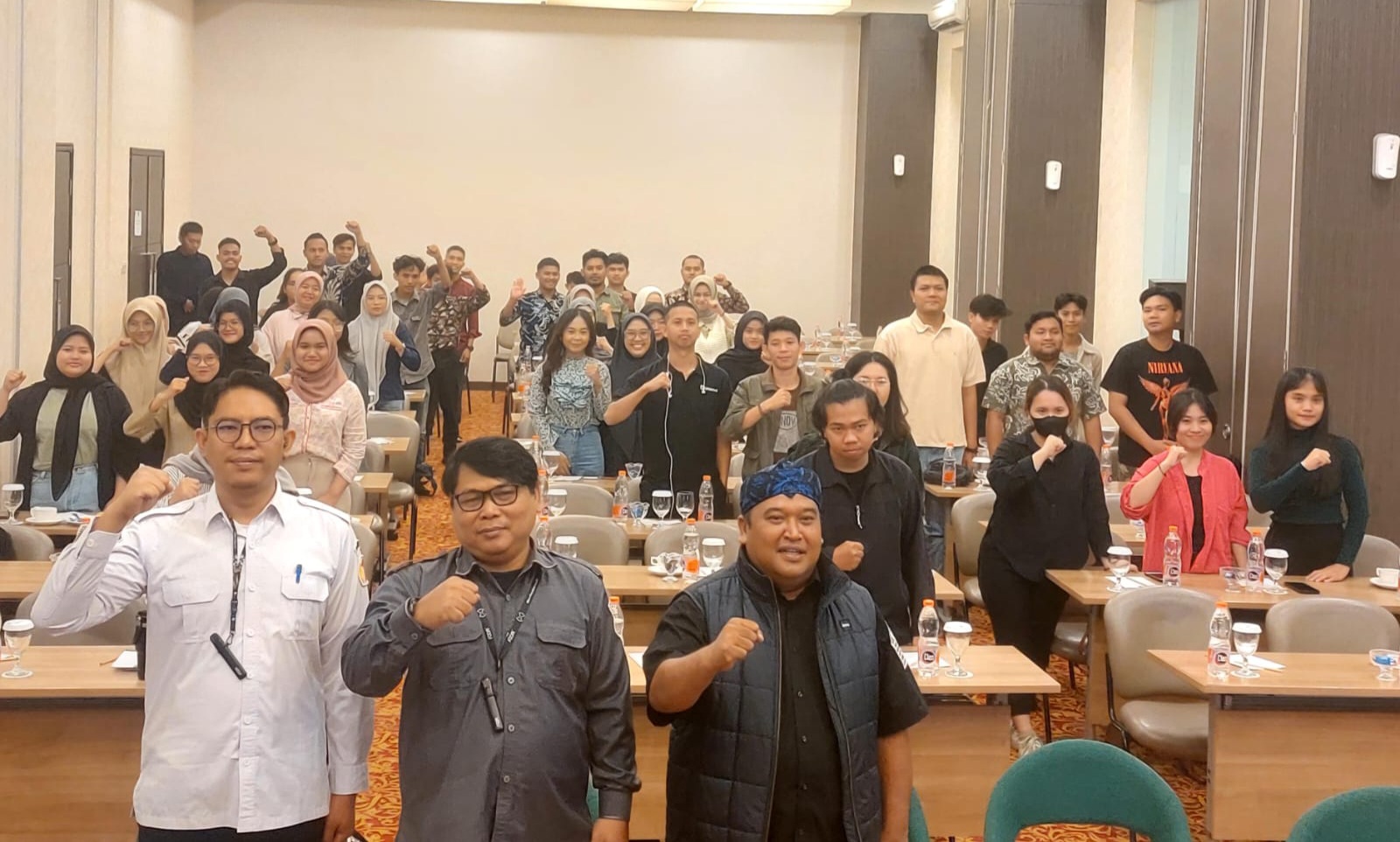 Bawaslu Tangsel mengajak para pemuda ikut awasi Pilkada. Foto : Ist