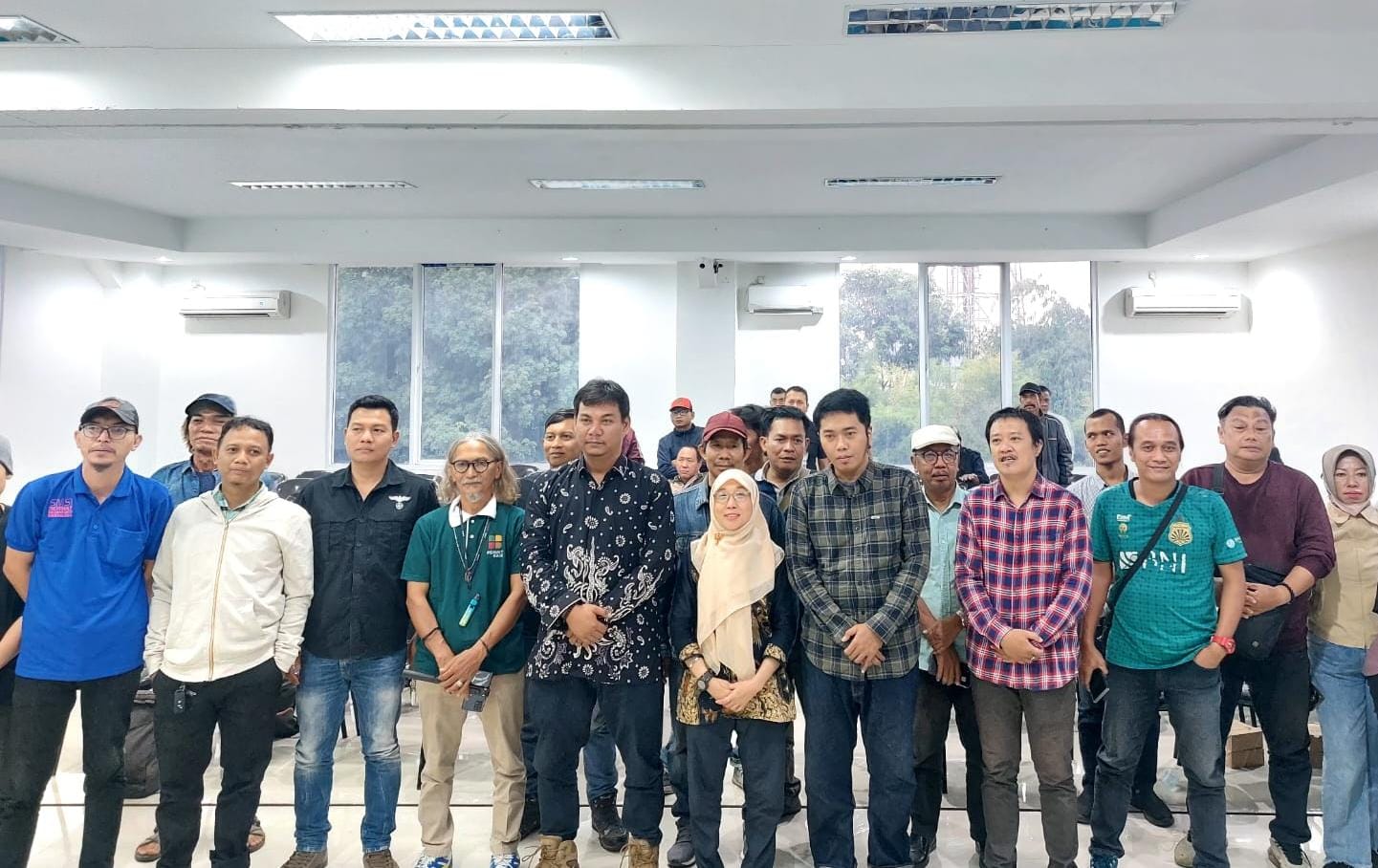 PENGAWASAN. Bawaslu Tangsel gandeng awak media dalam pengawasan siber dan berita hoaks dalam Forum media di Setu, Kamis (31/10). Foto : Ist