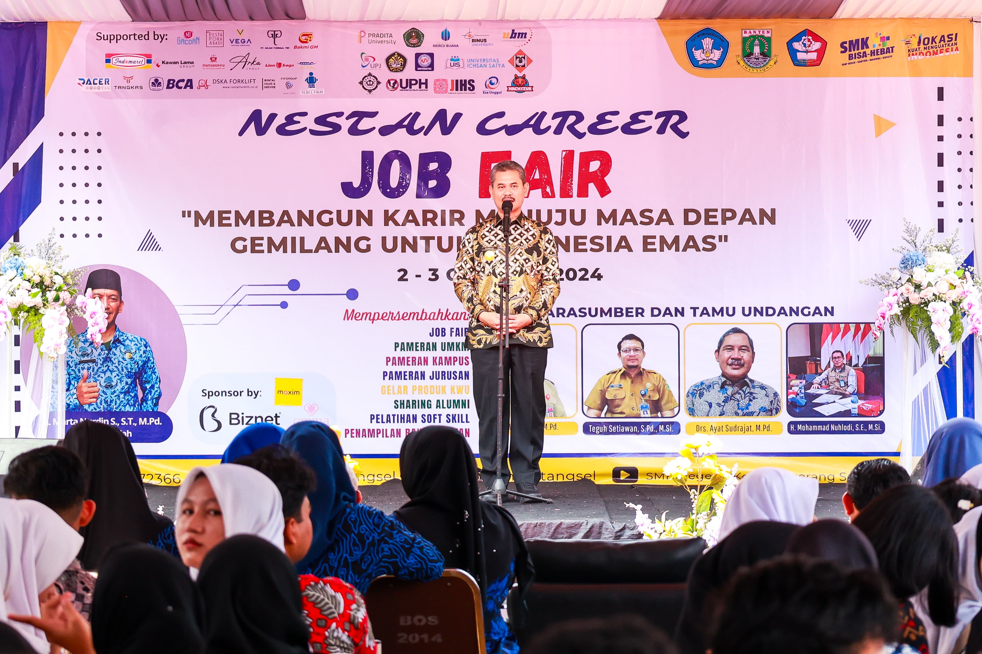 Kegiatan tersebut berlangsung di halaman SMKN 1 Tangsel dan dibuka langsung oleh Pjs Walikota Tangsel Tabrani, Rabu(2/10). (tangselpos.id/irm)