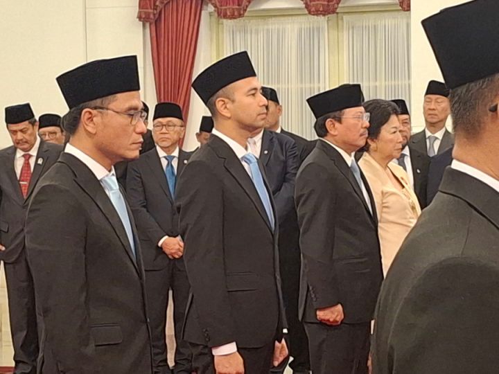 Gus Miftah (kiri) dan Raffi Ahmad pada pelantikan di Istana Negara. Foto : Ist