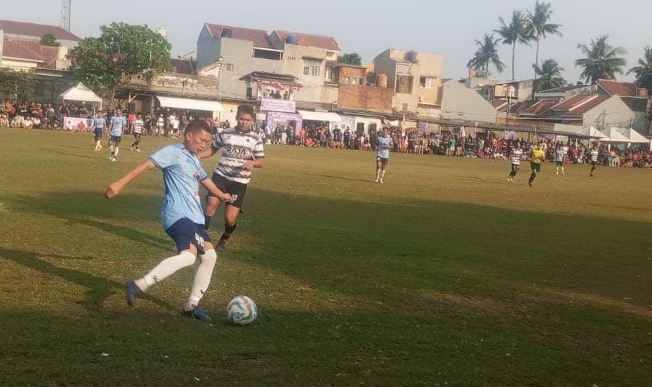 Mantan bek kanan Persija Jakarta, Ismed Sofyan tetap diandalkan HBB Boy saat lawan Raja Uler FC. (red/tangselpos.id)