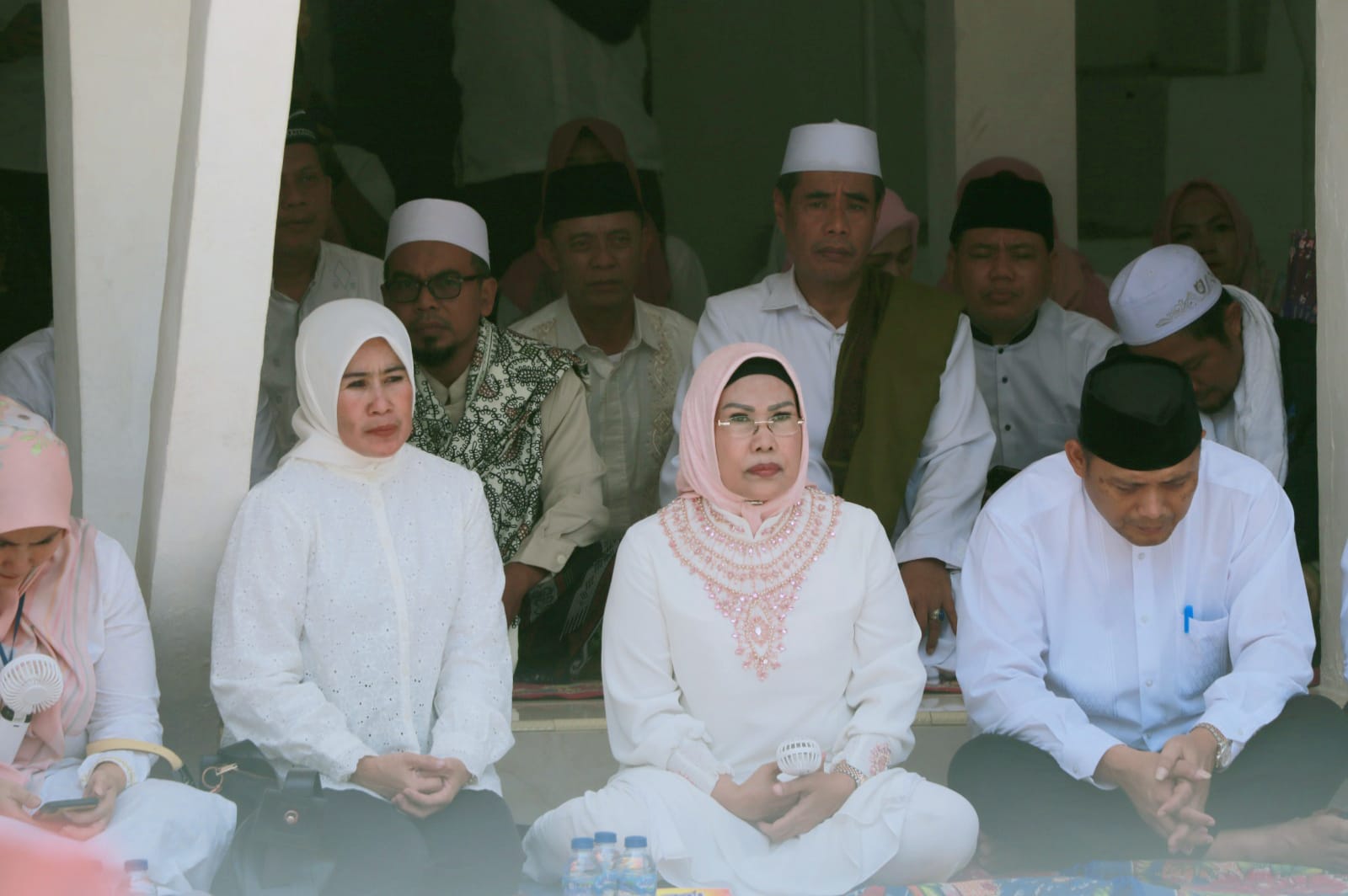 Bupati Serang Ratu Tatu Chasanah beserta jajaran melaksanakan ziarah ke Makam Brigjen TNI KH. Syam'un di Kampung Walukon, Desa Kamasan, Kecamatan Cinangka pada Senin (7/10).