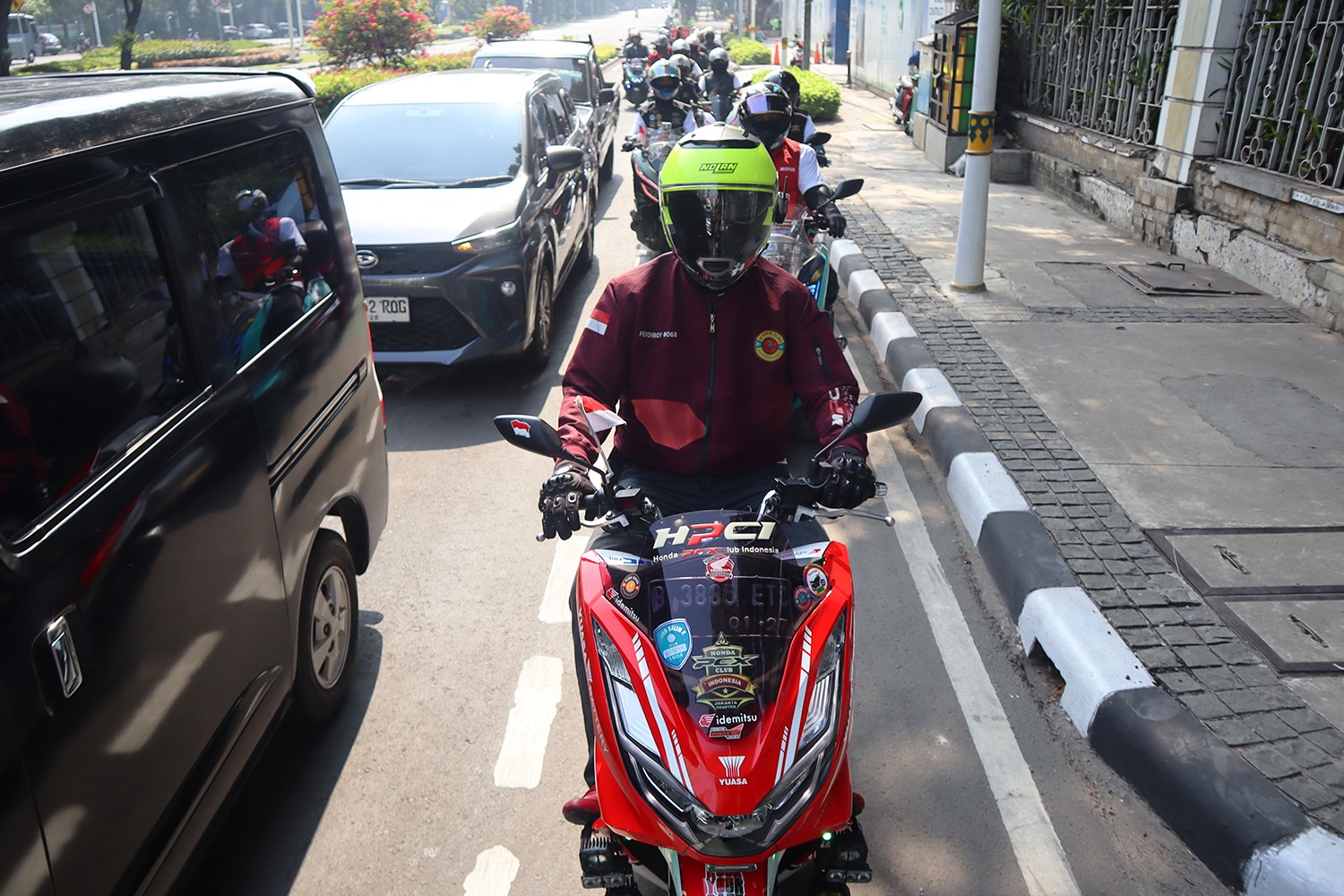 Pengendara jangan asal bunyikan klakson di jalan raya.(ist).