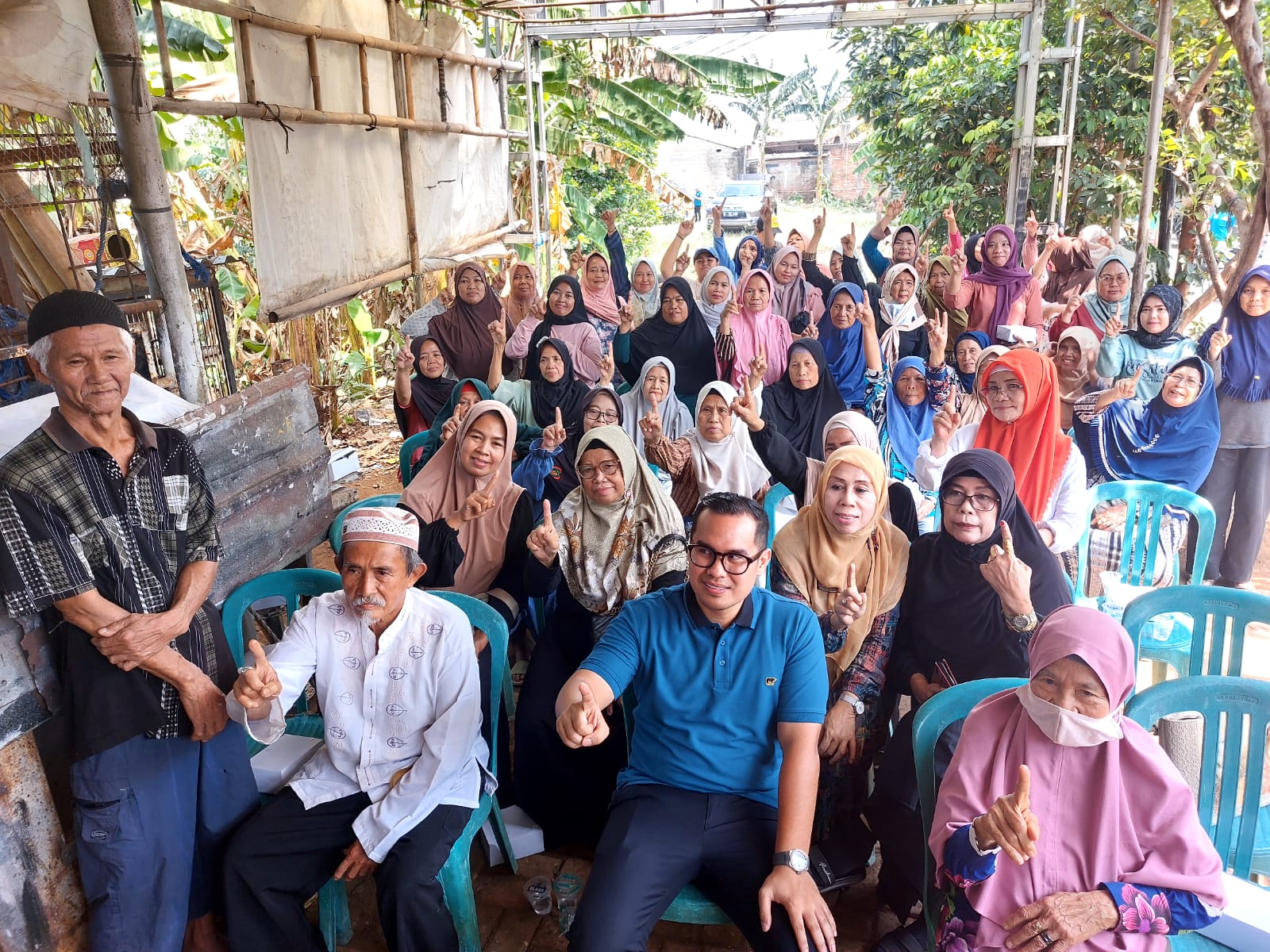 Calon Wakil Wali Kota Tangsel, Pilar Saga Ichsan saat kampanye di wilayah Babakan, Setu, Tangsel, Rabu (23/10). Foto : Ist