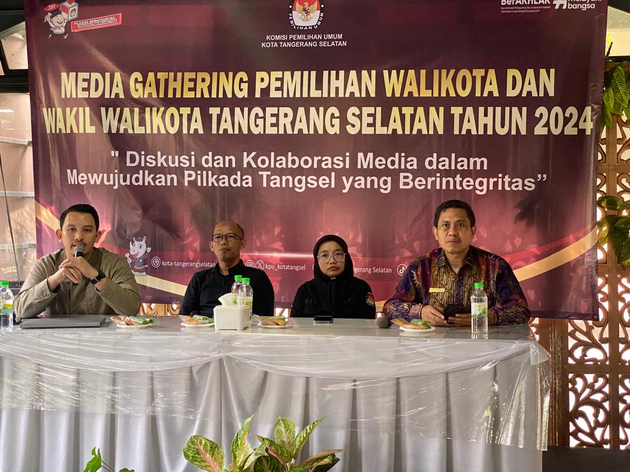 KPU Kota Tangsel gelar kegiatan sinergi bersama media Kkta Tangsel, Kamis (31/10).(dra)