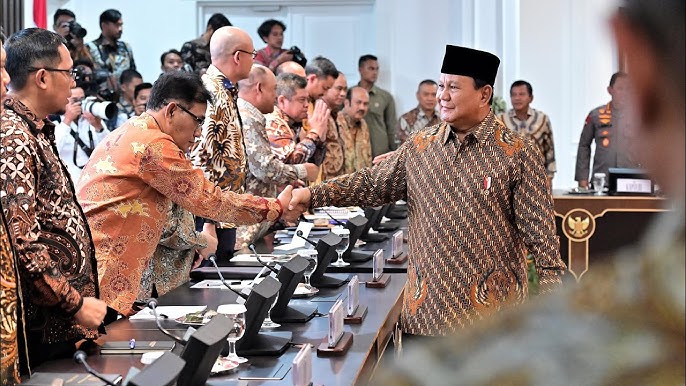 Presiden Prabowo pada acara rapat Kabinet perdaba di Istaba Merdeka. Foto : Ist