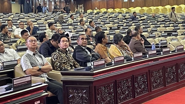 Wakil Presiden terpilih Gibran Rakabuming saat mengikuti glade resih di Gedung MPR. Foto : Ist