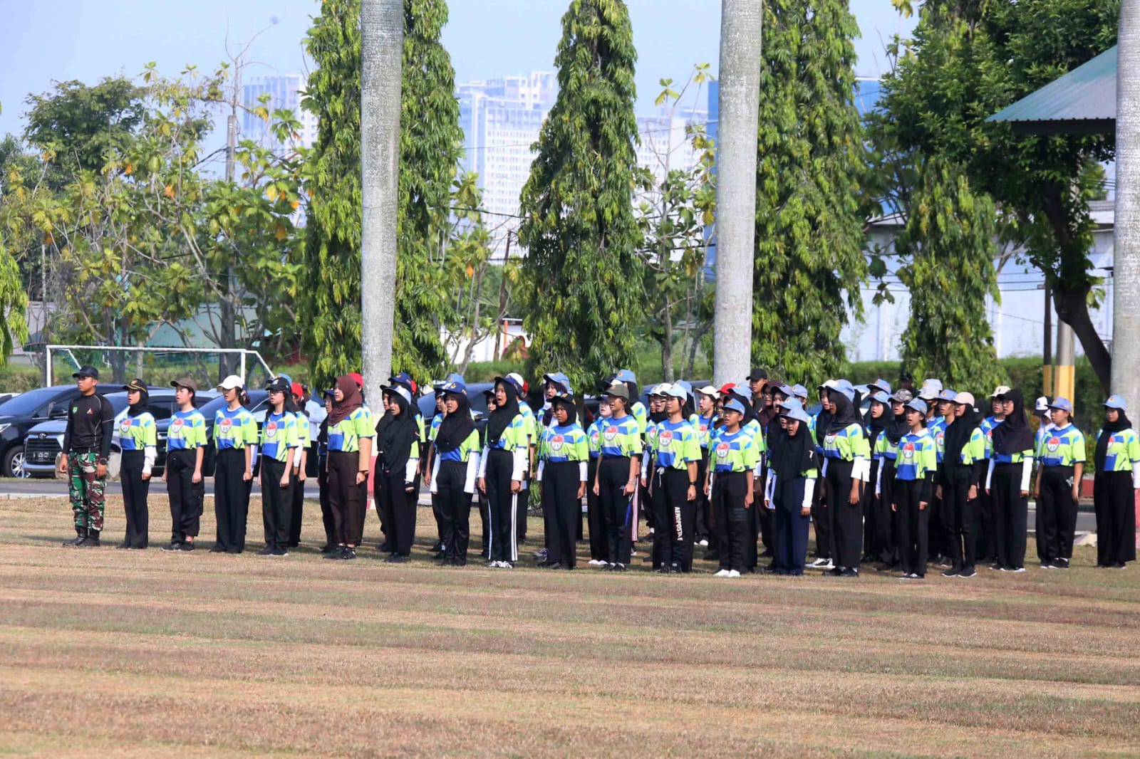 Pelajar di Kota Tangerang tampak mengikuti pelatihan bertajuk Pembinaan Profil Pelajar Pancasila di Markas Batalyon Kavaleri 9/Satya Dharma Kala, Serpong, Tangerang Selatan, Rabu (30/10).(mg.2)