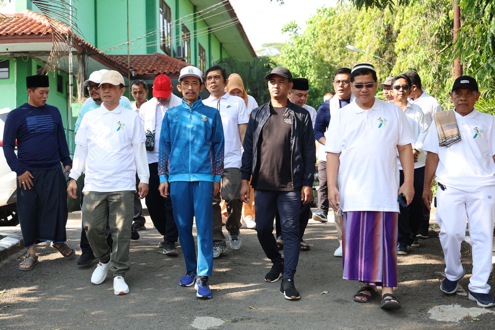 Penjabat (Pj) Sekda Provinsi Banten Usman Assidiqi Qohara saat mengikuti Senam Sehat dan Launching Hari Santri Nasional (HSN) 2024 tingkat Provinsi Banten, Jumat (18/10).