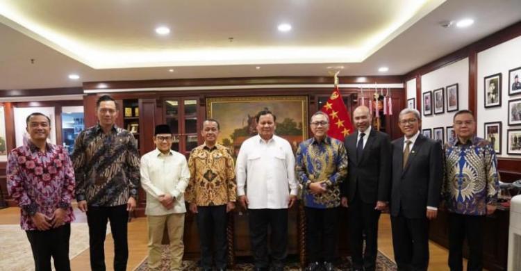 Presiden terpilih Prabowo bersama para Ketum Koalisi. Foto : Ist