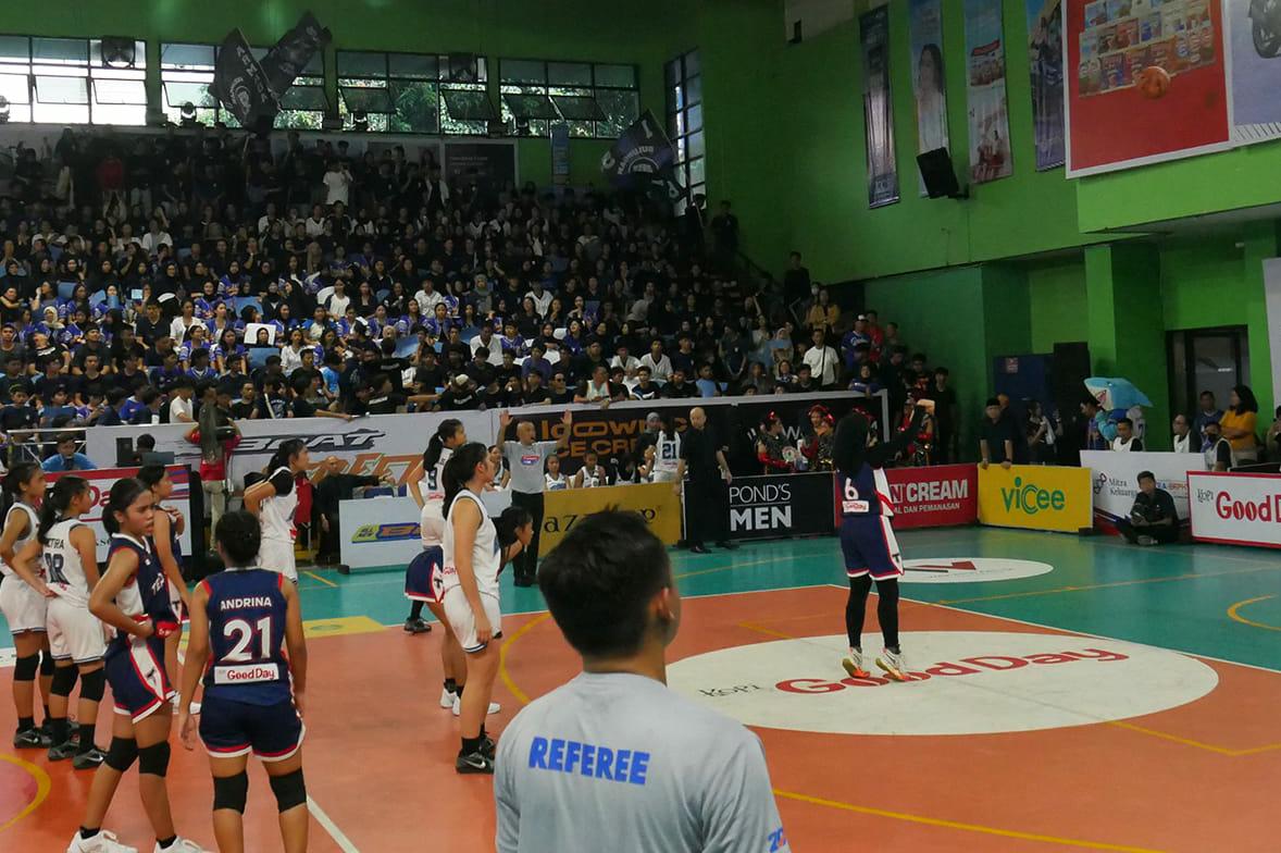 Tim basket putri SMA 70 Jakarta tampil sebagai juara. (ist).