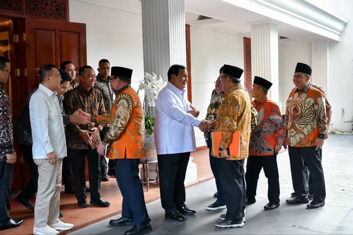 Pengurus DPP PKS ketika berkunjung ke rumah Presiden terpilih Prabowo di Kertanegara. Foto : Ist