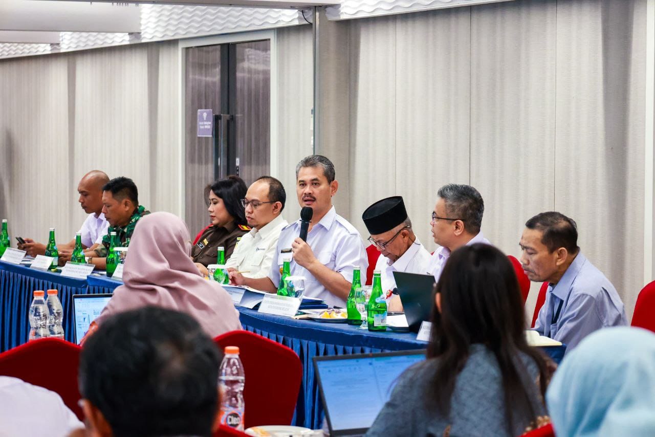 PJs Walikota Tangsel Tabrani pimpin rakor inflasi di Kota Tangsel,Rabu (23/10).