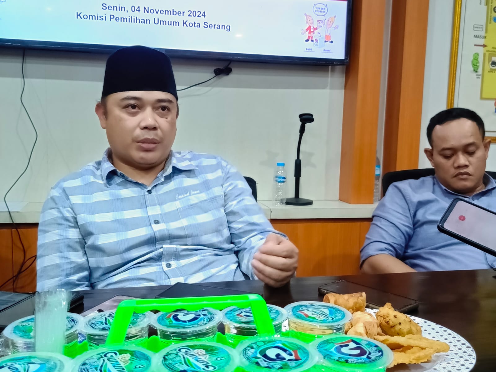 Ketua KPU Kota Serang, Nanas Nasihudin, saat ditemui di kantornya pada Senin (4/11)