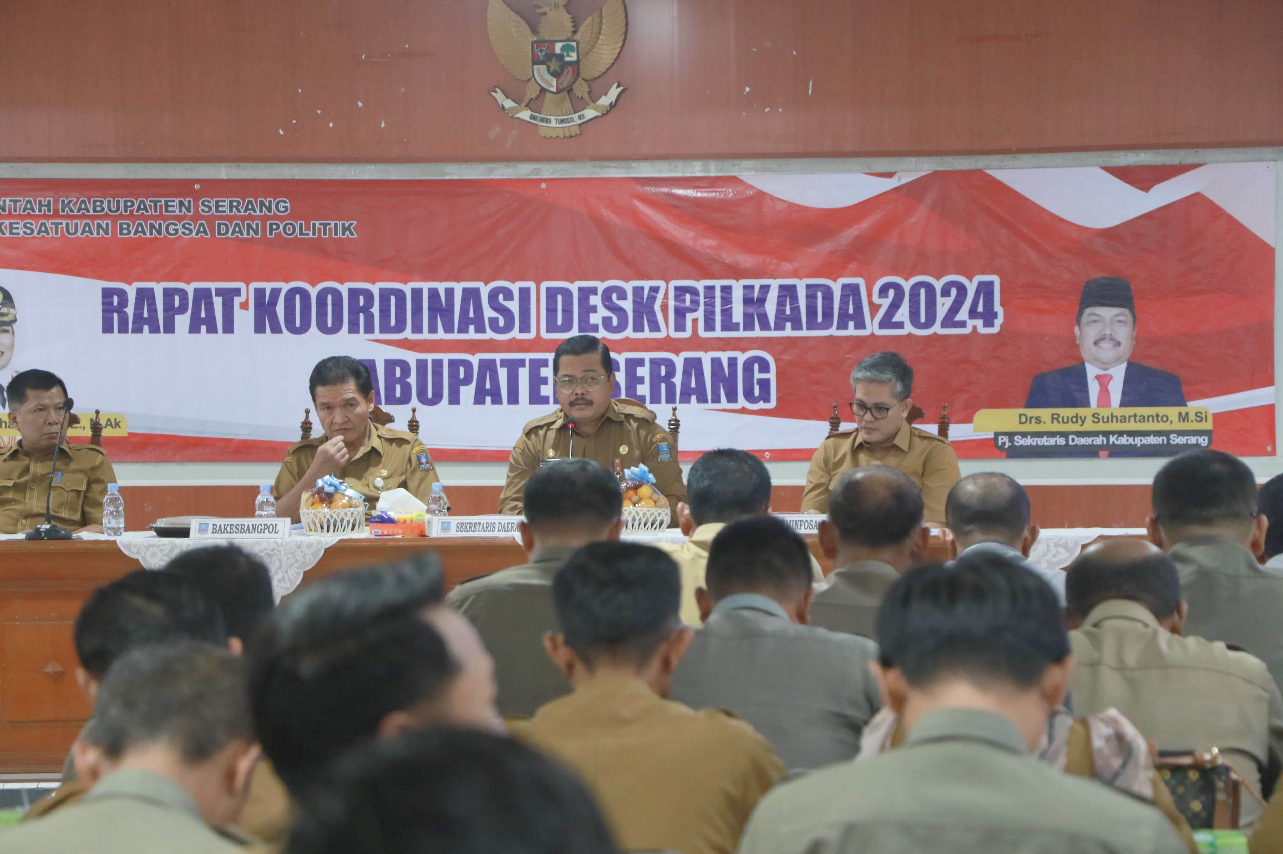 Suasana Rapat Koordinasi Desk Pilkada Kabupaten Serang Tahun 2024 yang digelar Badan Kesatuan Bangsa dan Politik (Bakesbangpol) di Aula Tb Suwandi pada Selasa (19/11).