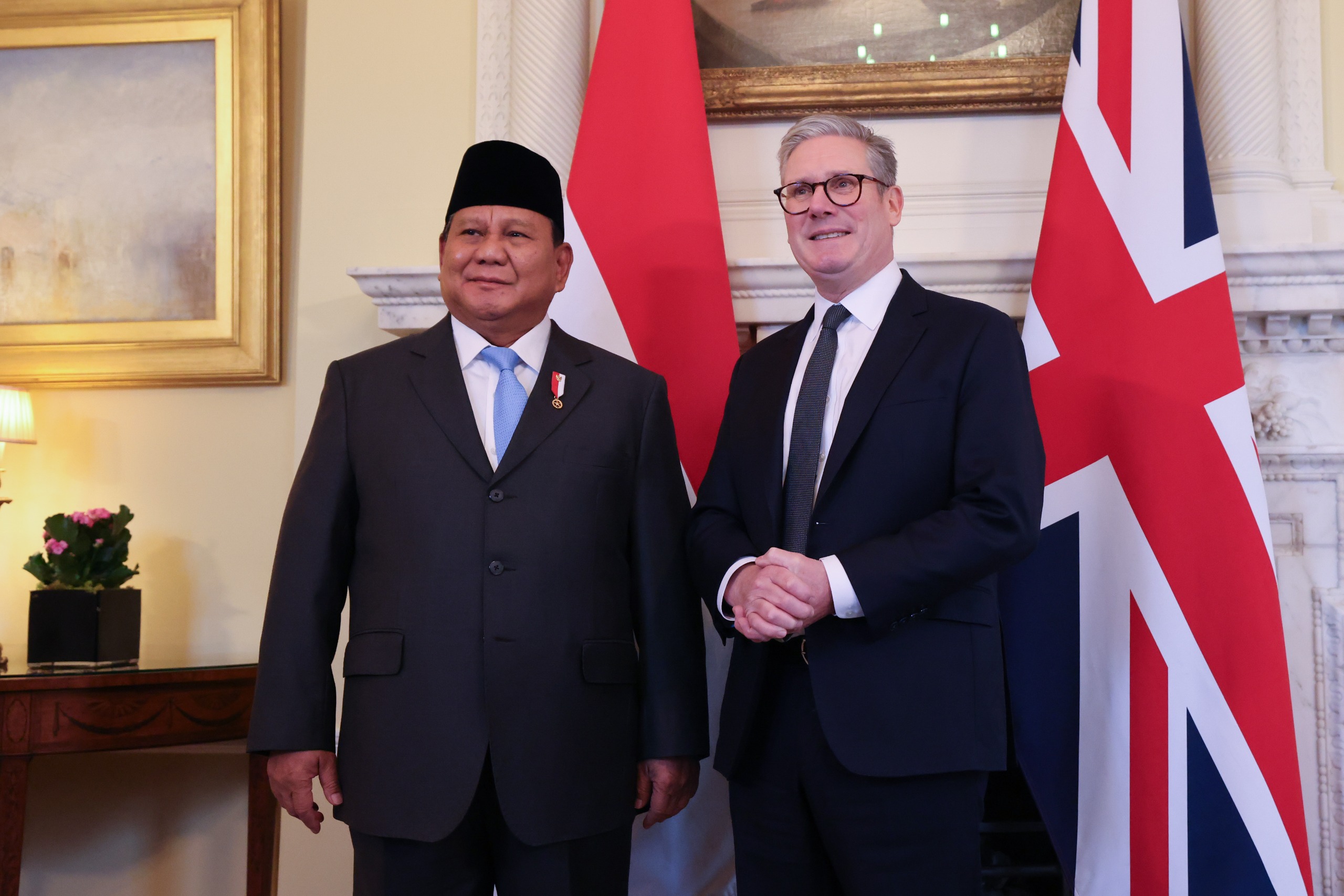 Presiden Prabowo Subianto bertemu Perdana Menteri (PM) Inggris Keir Starmer di kediaman Keir pada Kamis (21/11/2024). (Foto: Ist)