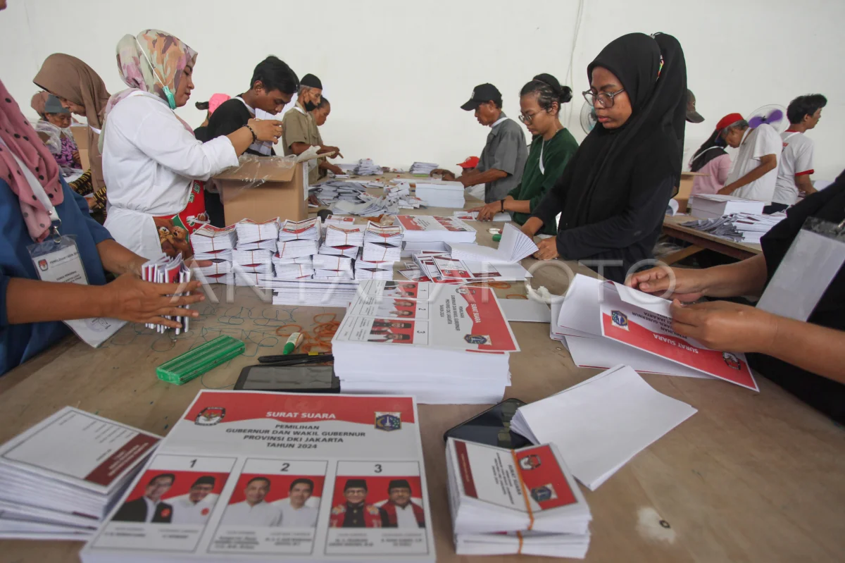 Pelipatan surat surat di kantor KPUD Jakarta. Foto : Ist