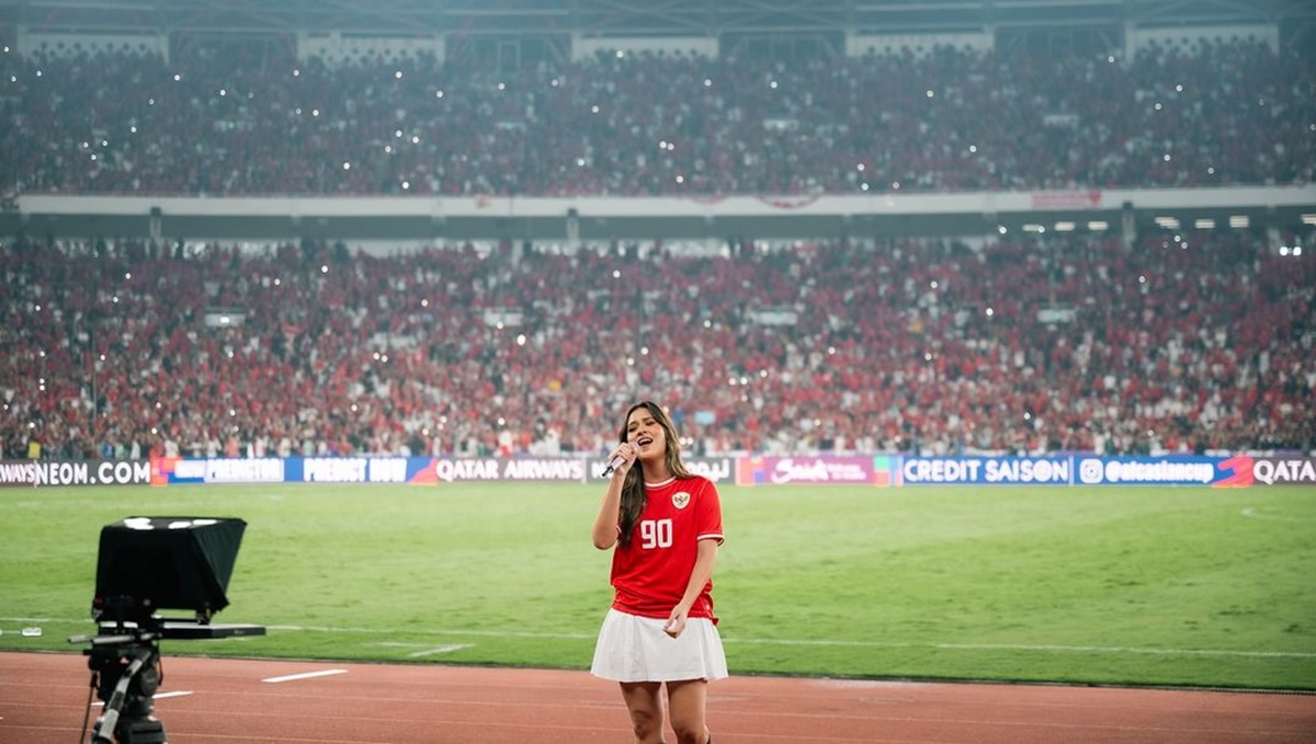 Penyanyi Raisa saat tampil menghibur laga Indonesia vs Australia. Foto : Ist