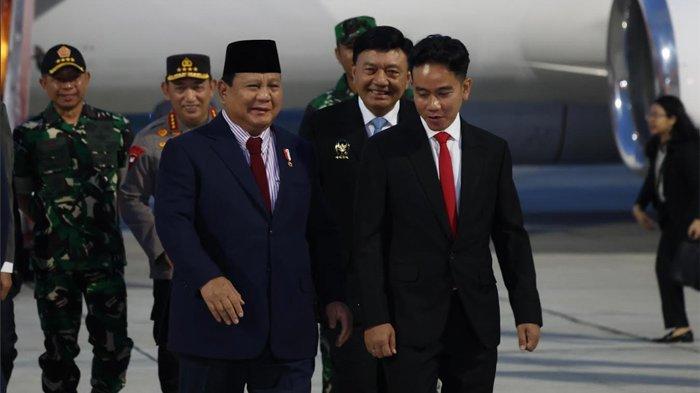 Wapres Gibran menyambut kedatangan Presiden Prabowo di Halim Perdana Kusuma. Foto : Ist