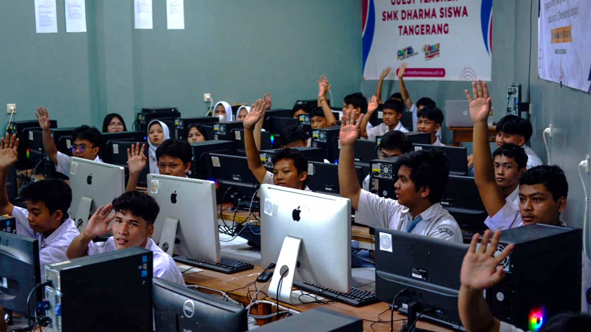 Pengabdian kepada Masyarakat (PKM) di SMK Dharma Siswa Tangerang. (Ist)