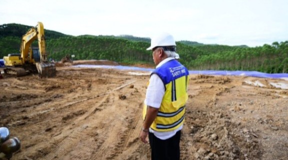 Kepala OIKN Basuki Hadimuljono disalah satu proyek IKN. Foto : Ist. Foto : Ist