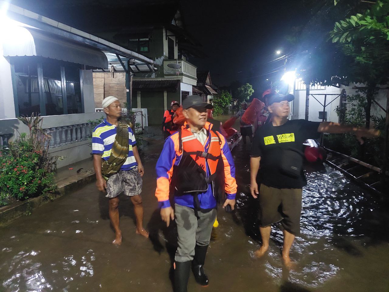 Pemkot Tangsel melalui BPBD Tangsel terus memperkuat upaya taktis dan preventif untuk mengurangi dampak bencana banjir. (Dok. Humas Pemkot Tangsel)