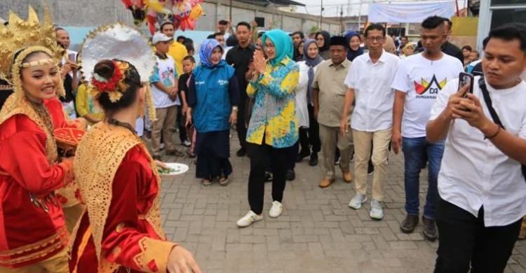 Airin Rachmi Diany saat menghadiri acara yang diselenggarakan warga Minang di Serang. Foto : Ist