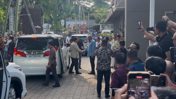 Ketum Gerindra Prabowo saat ke Bali menemui Cakada Bali Made Muliawan pada Minggu (31/10). Foto : Ist