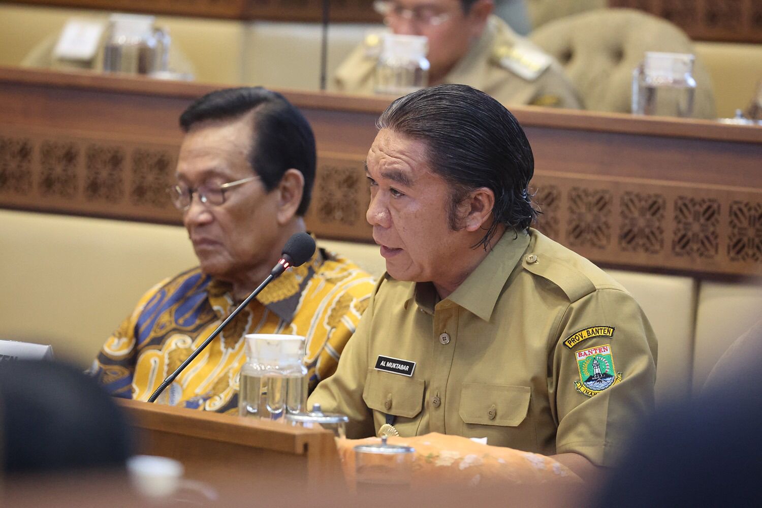 Penjabat Gubernur Banten Al Muktabar menghadiri Rapat Kerja (Raker) Komisi II DPR RI di Gedung Nusantara DPR RI, Jakarta, Senin (11/11).(yul)