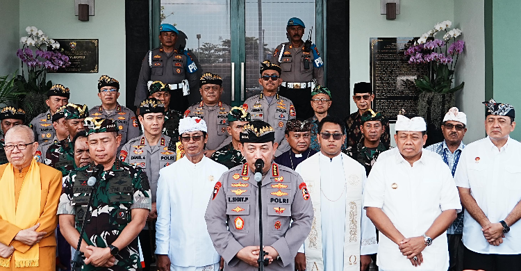 Kapolri dan Panglima TNI saat menghadiri acara doa bersama sukseskan Pilkada 2024. Foto : Ist