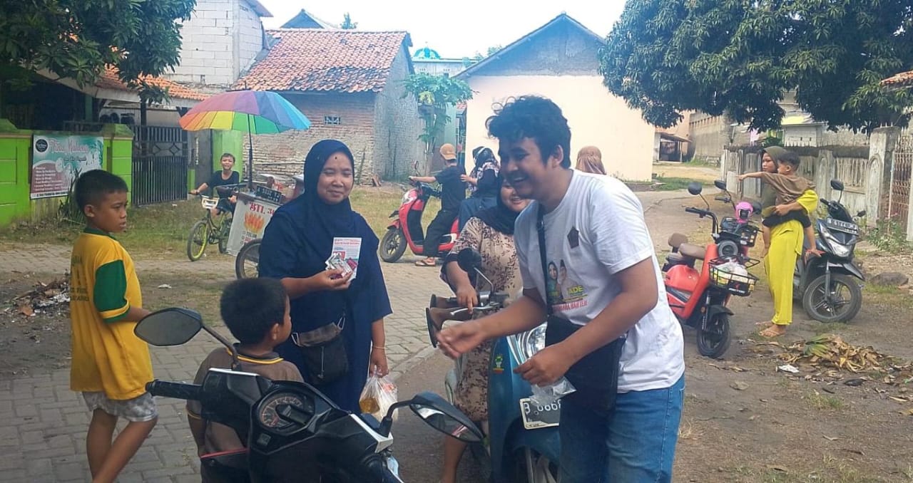 Pembagian.Brigade Sabara Banten bagikan vitamin untuk cegah stunting sebagai visi misi Calon Gubernur dan Wakil Gubernur Banten Airin-Ade. Foto : Ist