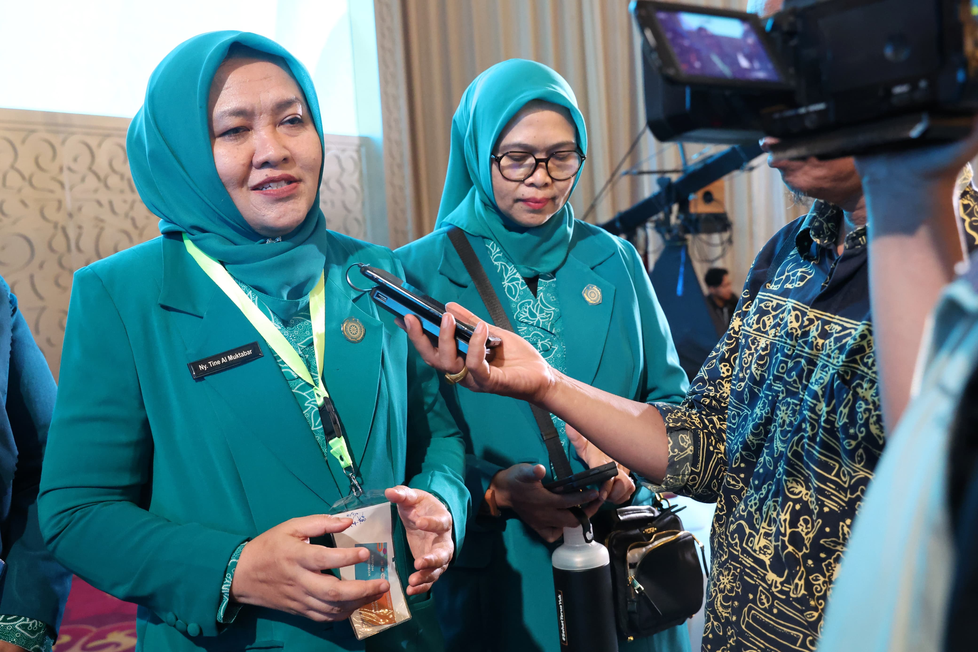 Ketua Umum TP PKK Provinsi Banten Tine Al Muktabar menghadiri Rapat Koordinasi Nasional Tim Penggerak Pemberdayaan Kesejahteraan Keluarga (TP PKK) Tahun 2024, di Jakarta, Selasa (19/11).