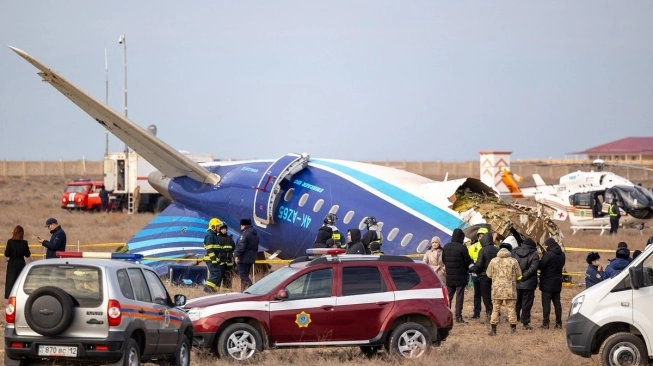 Pesawat Azerbaijan Airlines yang mengalami kecelakaan. Foto : Ist