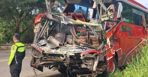 Bus pembawa peziarah dari Tangerang mengalami kecelakaan. Foto : Ist