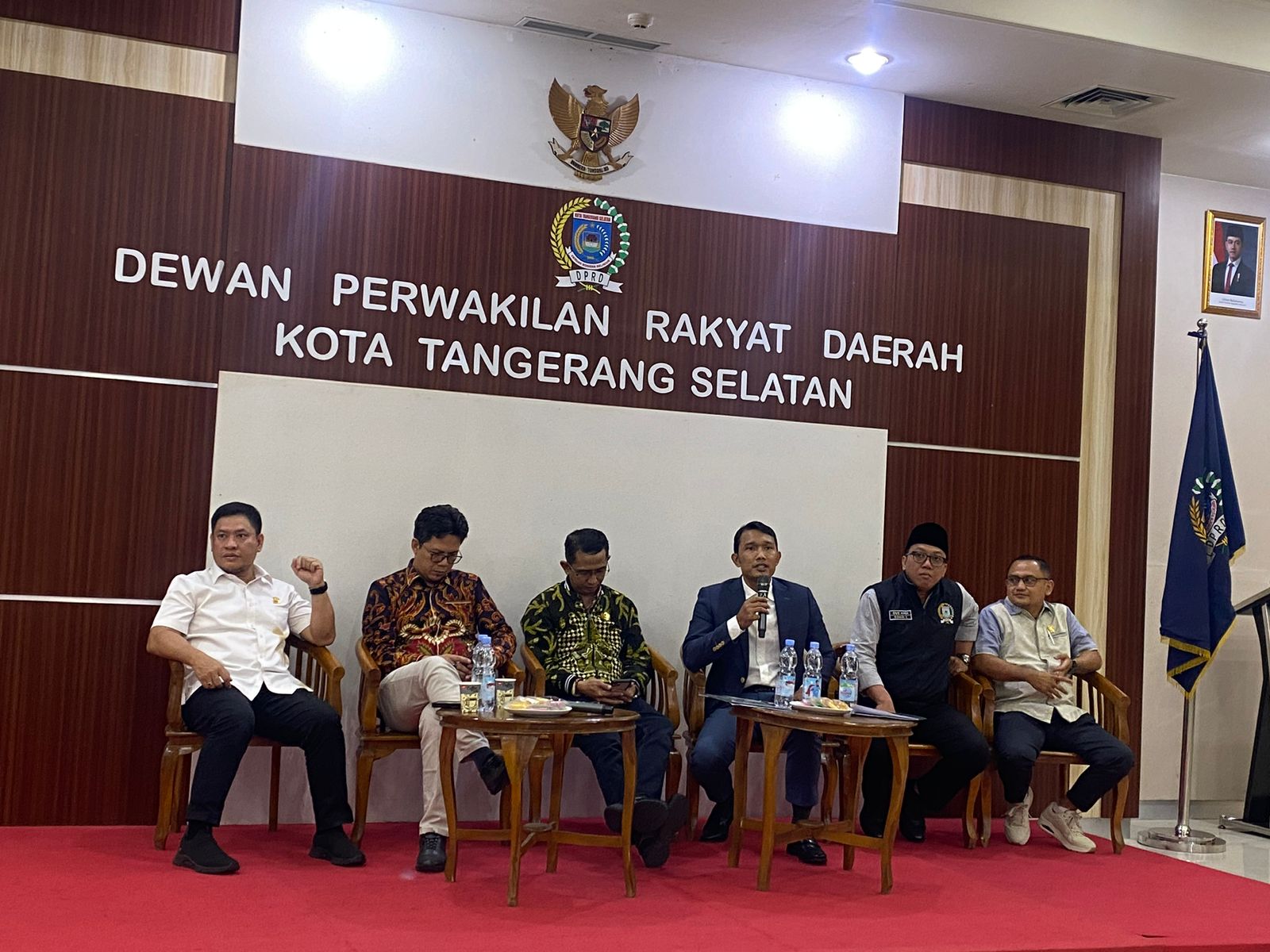 JUMPA PERS-Komisi II DPRD Kota Tangsel gelar jumpa pers akhir tahun, Jumat (27/12).