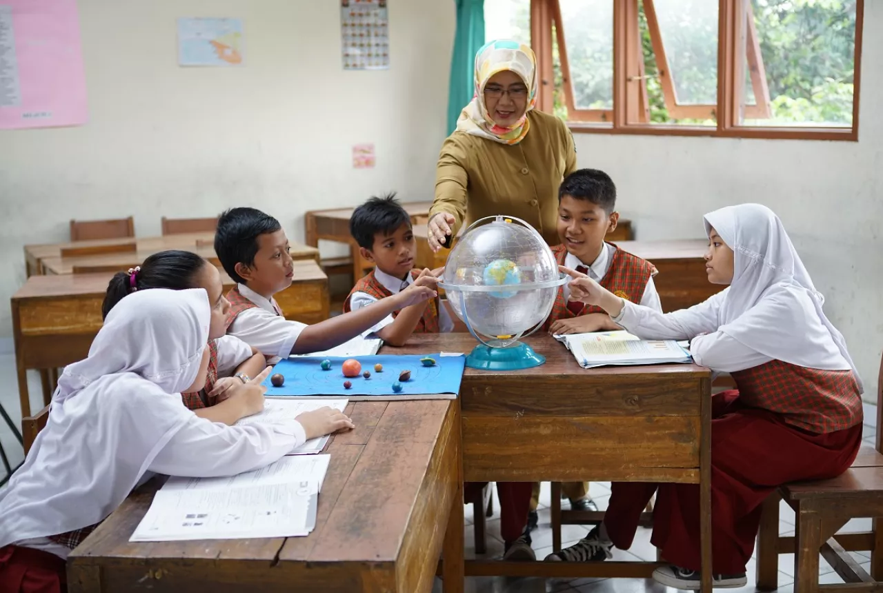 Ilustrasi guru mengajar. Foto : Ist