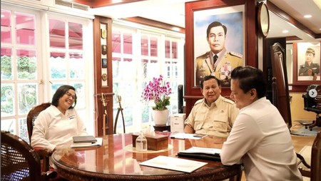 Presiden Prabowo saat bertemu Menkeu Sri Mulyani. Foto : Ist