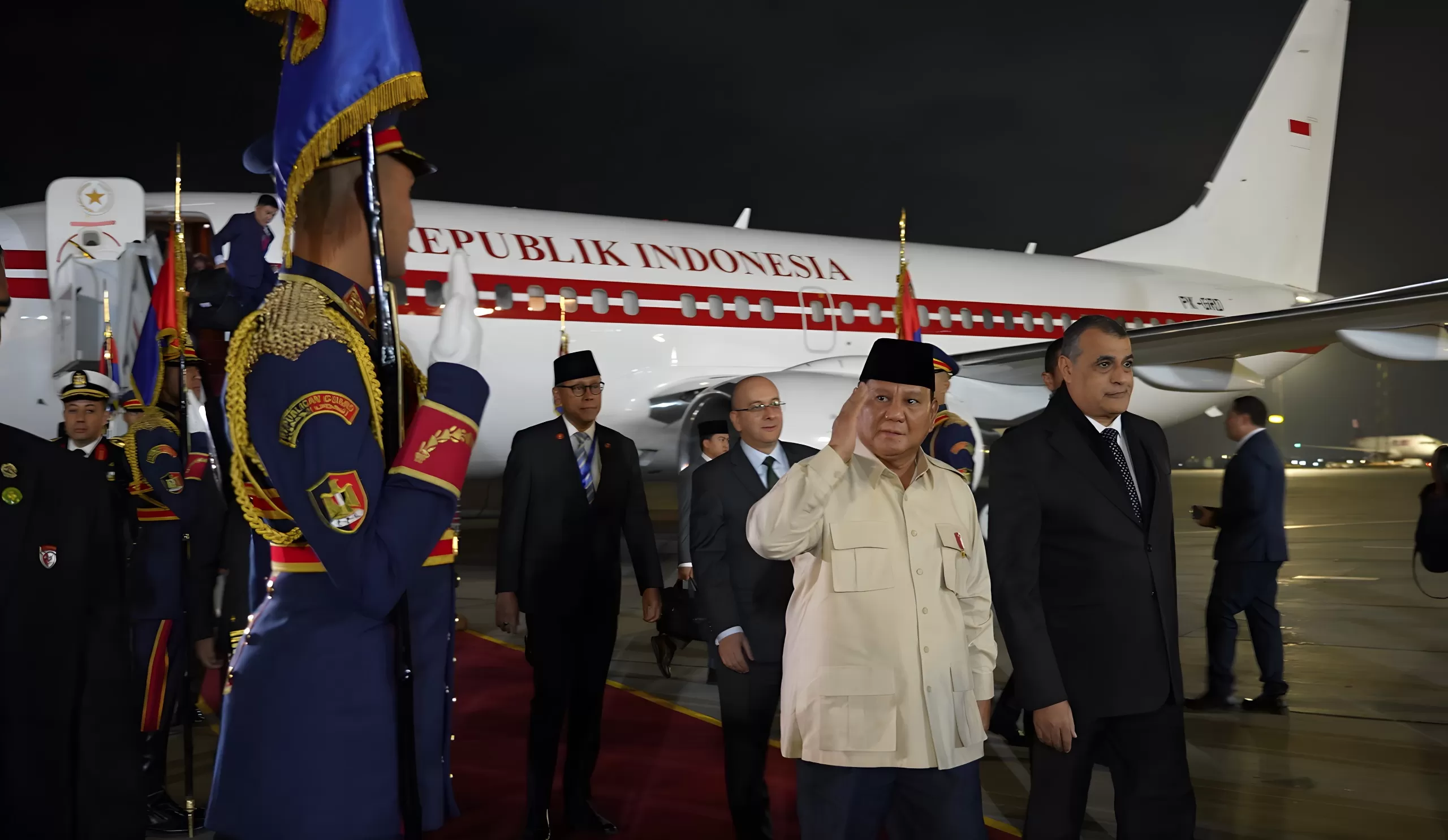 Presiden Prabowo telah mendarat di Kairo. Foto : Ist