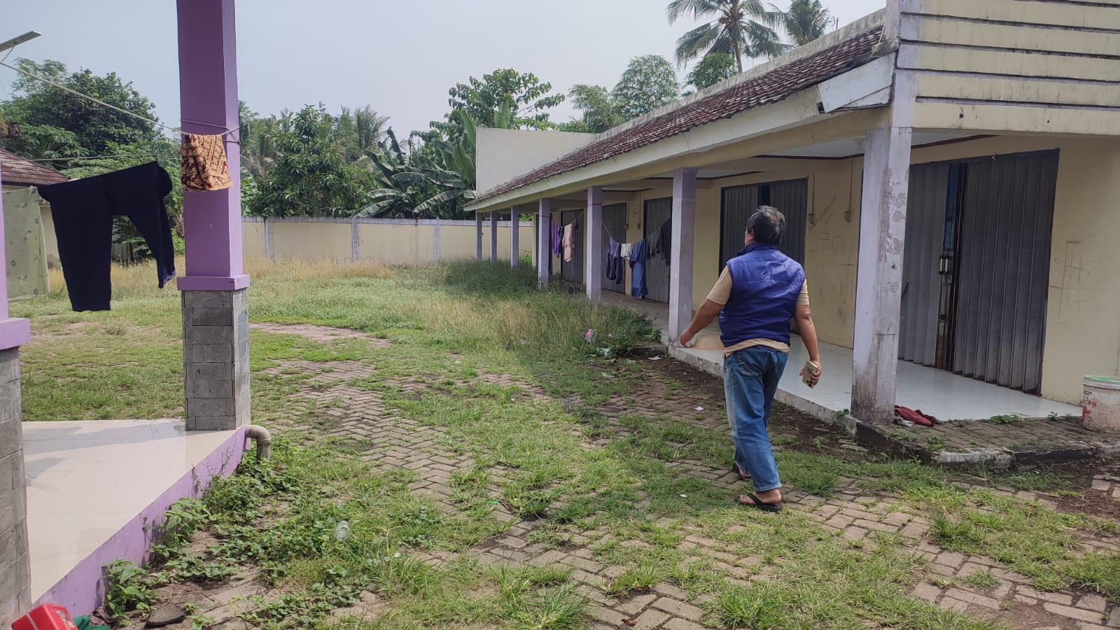 Kondisi Salah satu terminal angkot di Kecamatan Carita, Kabupaten Pandeglang yang tidak difungsikan pemerintah.(pal)