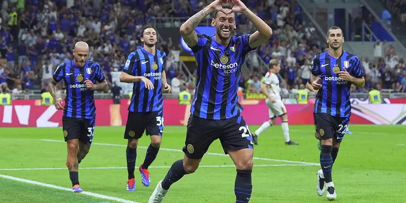 Selebrasi skuad Inter Milan usai kalahkan Lecce 3-1. Foto : Ist