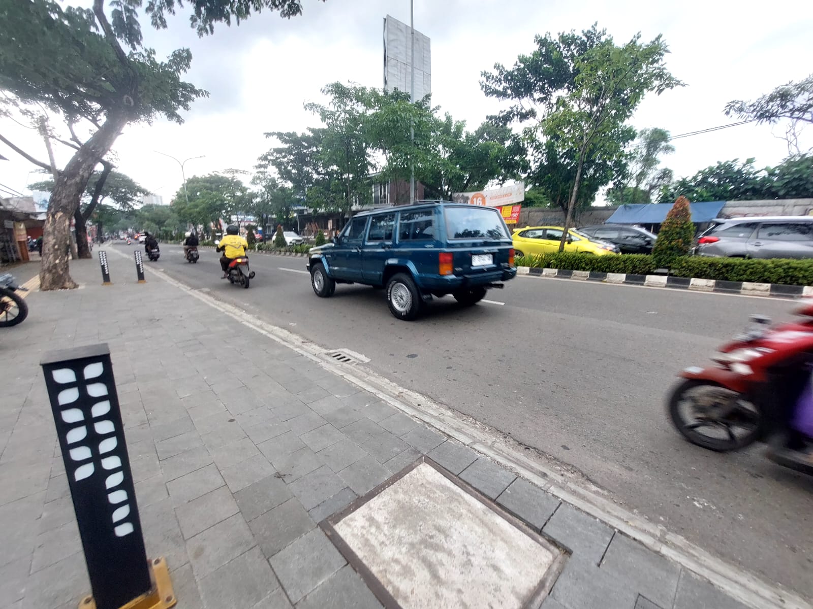 Kondisi pedestrian di Jalan Ciater Raya, Serpong, Kamis (30/1).(rmn)