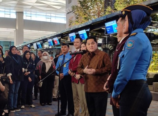 Menteri BUMN Erick Thohir saat meninjau Bandara Soetta. Foto : Ist