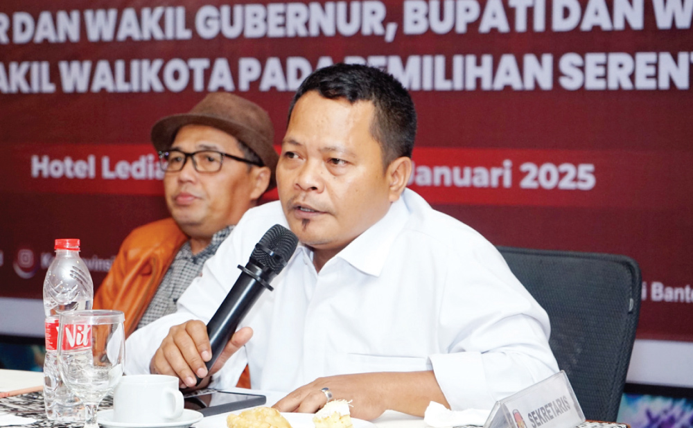 Jajaran komisioner KPU Banten melaksanakan rapat koordinasi terkait persiapan penetapan pasangan calon Gubernur dan Wakil Gubernur Banten pada Pilkada serentak tahun 2024, di salah satu hotel di Kota Serang, Senin (6/1)