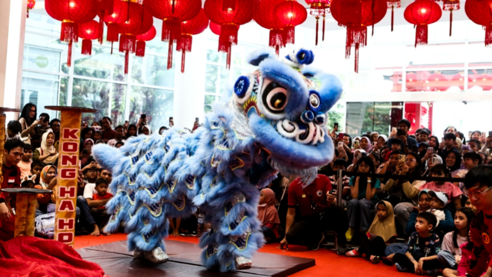 Penampilan spektakuler dari Barongsai Tonggak Kong Ha Hong. (Dok. Living World)