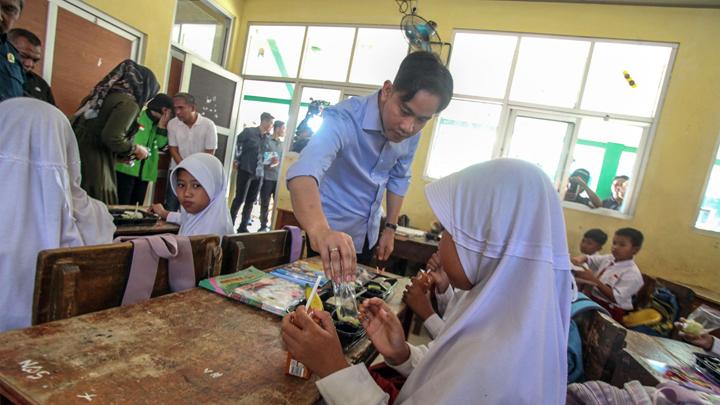 Wapres Gibran saat meninjau MBG di daerah Bogor. Foto : Ist