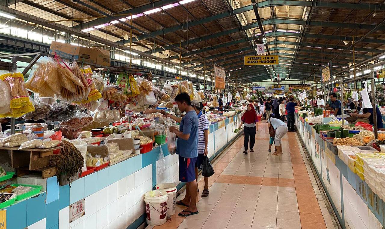 uasana di dalam area Pasar Modern BSD yang berada di Kecamatan Serpong.  Pemkot Tangsel akan berusaha seluruh pasar SNi.