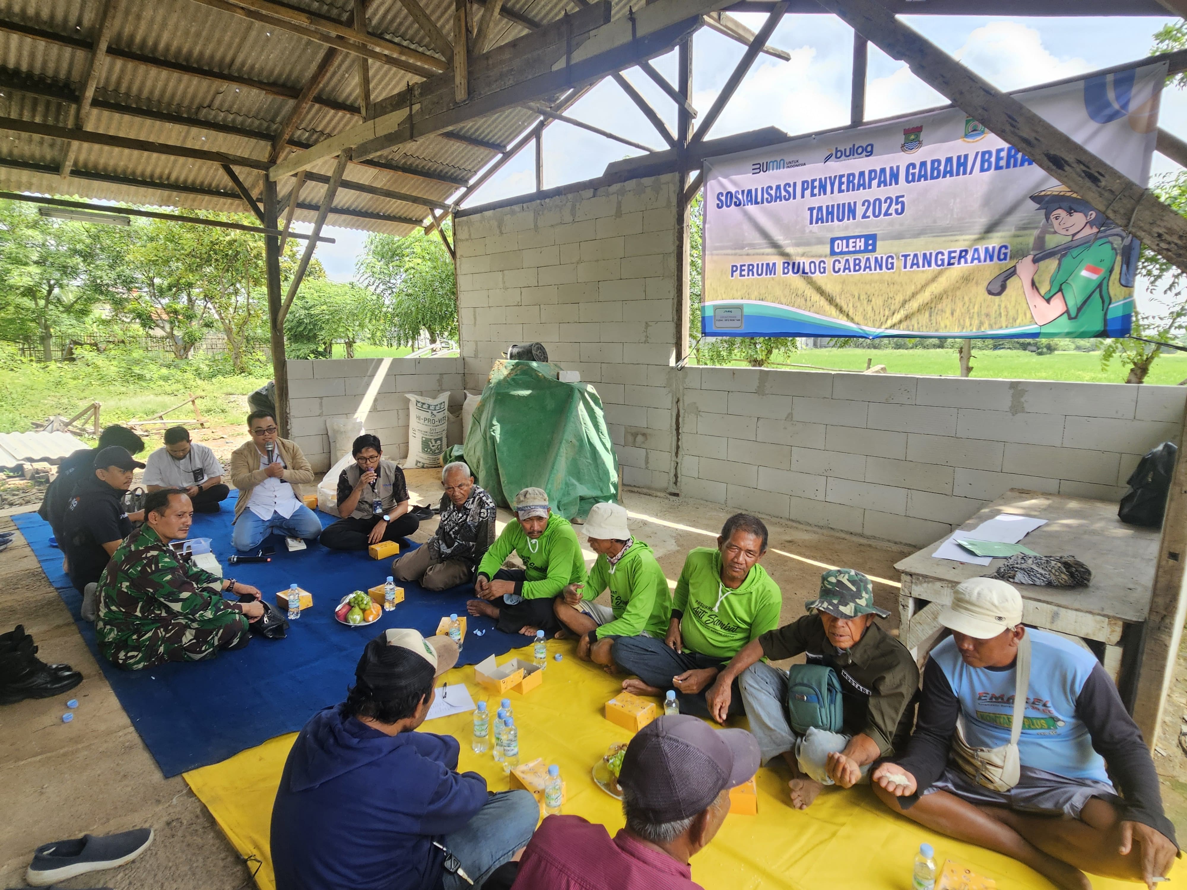 Petani dan BULOG bertemu dan saling memaparkan keinginan dan kebutuhannya satu sama lain.