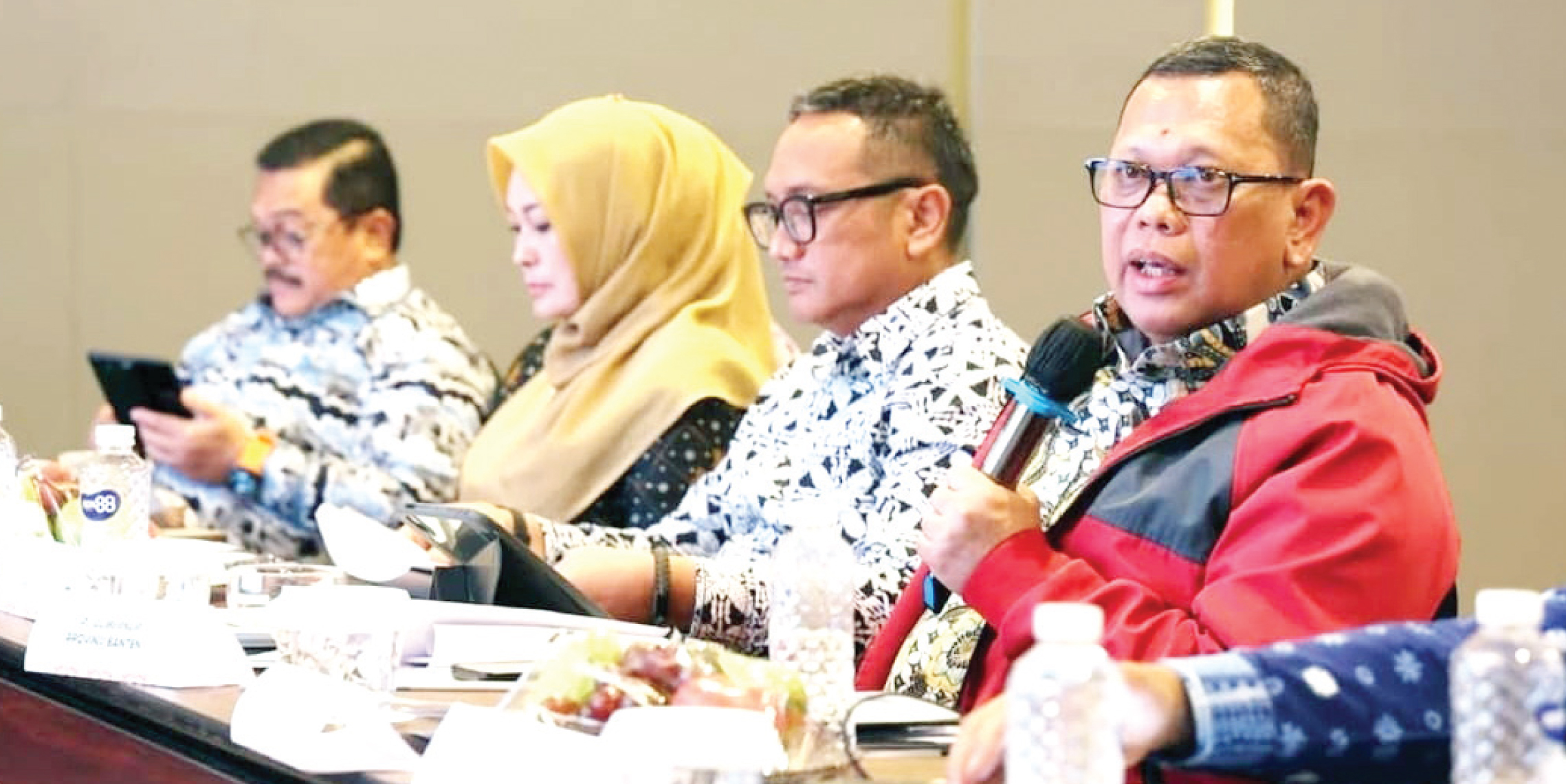 Penjabat Gubernur Banten Damenta memimpin Rapat Evaluasi Pelaksanaan Anggaran Tahun 2024, Sinergi Pengelolaan Keuangan Daerah Tahun 2025 dan Perkuatan PT Bank Pembangunan Daerah Banten (Perseroda) Tbk. DOK