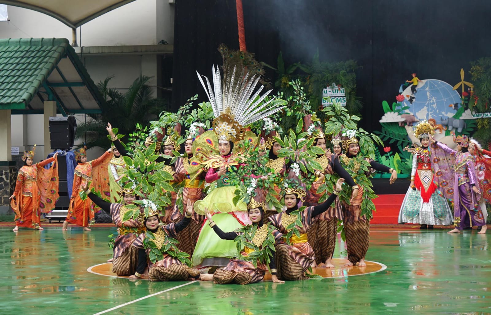 SMP Islam Al Azhar BSD, gelar kegiatan Opening Opening Ceremony Universal 2025 dengan tajuk World of Dream Save The Mother Nature, di Lapangan sekolah Al-Azhar BSD, Serpong, kemairn.