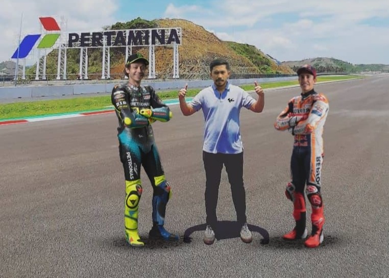 Valentino Rossi (kiri) di Sirkuit Mandalika tahun 2023. Foto ;